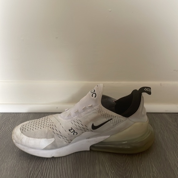 Nike Air Max 270 - Picture 2 of 3